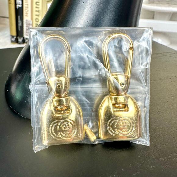 Gucci replacement gold GG clips for straps NEW NEVER USED - Picture 1 of 3
